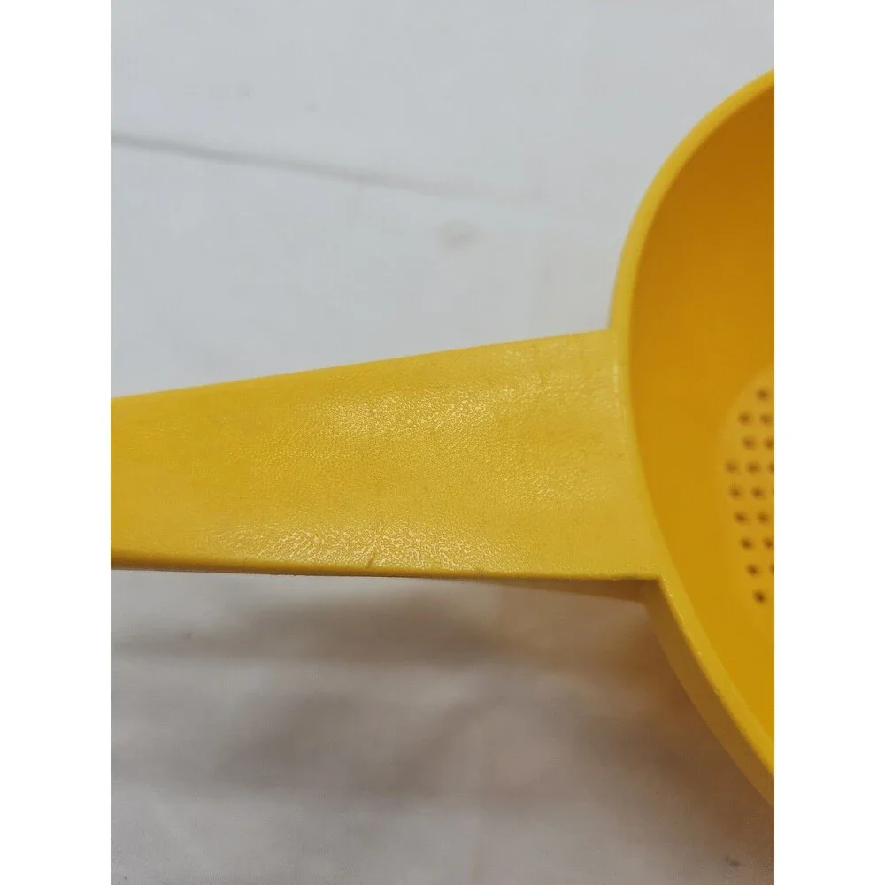 Tupperware Yellow 1 Quart Small Colander Strainer Double Pour Spout
